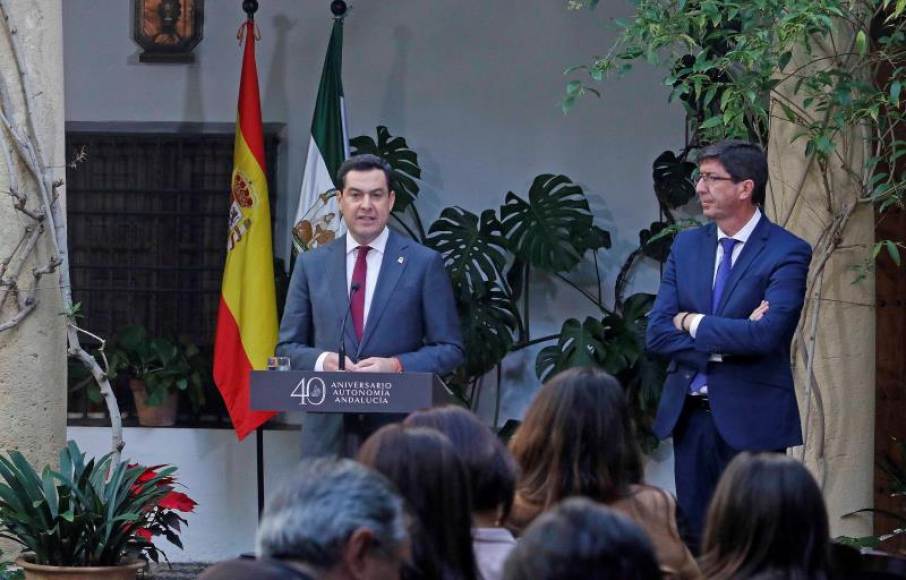FOTOGRAFÍA. CÓRDOBA (ESPAÑA), 27.12.2019. El presidente de la Junta de Andalucía, Juanma Moreno (i), junto al vicepresidente, Juan Marín, tras la reunión que el Consejo de Gobierno , Córdoba. Efe