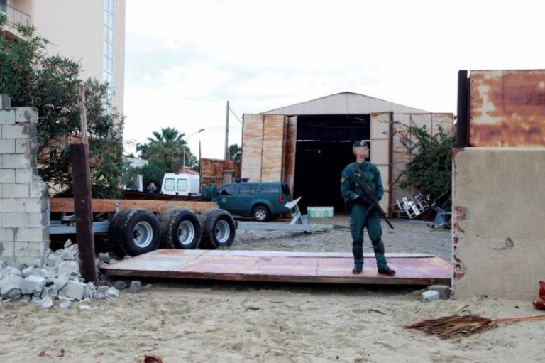 Un guardia civil entre los 31 detenidos en una operación antidroga en Cádiz y Sevilla