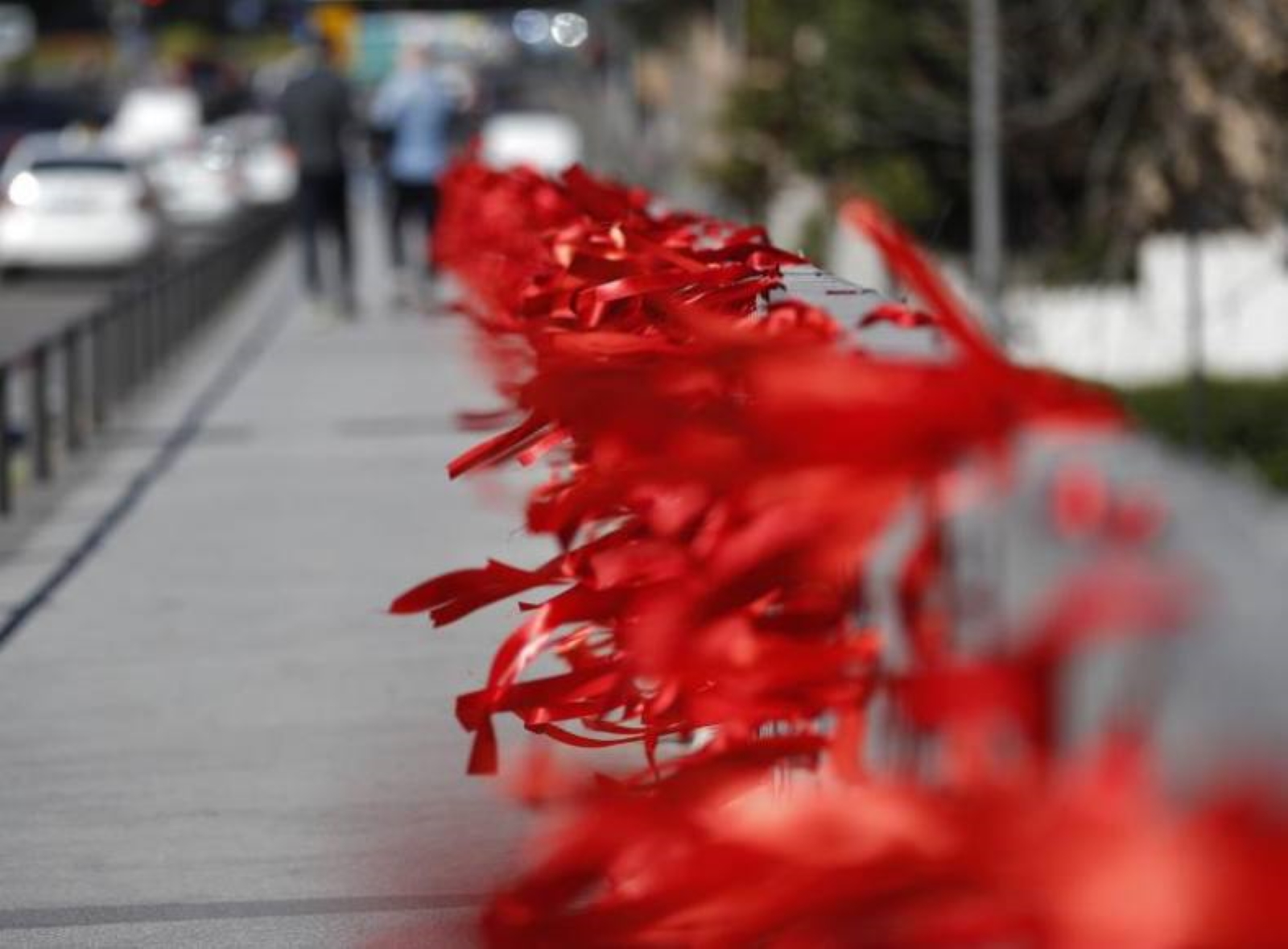 FOTOGRAFÍA. ESPAÑA, AÑO 2019. Lazos rojos, símbolo de la lucha contra el Sida. Efe