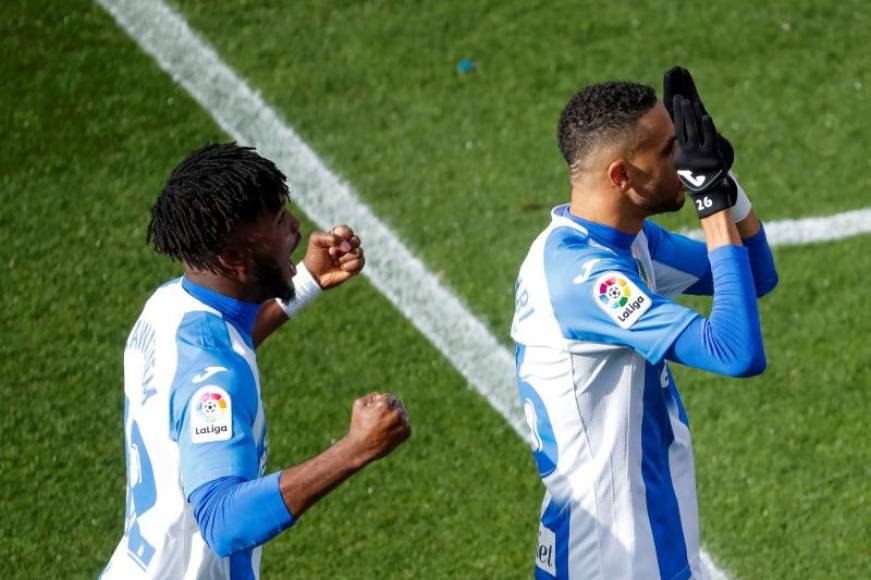 FOTOGRAFÍA. LEGANÉS (ESPAÑA), 22.12.2019. El delantero marroquí Youssef En-Nesyri (d) del CD Leganés, celebra su gol ante el RCD Espanyol. efe