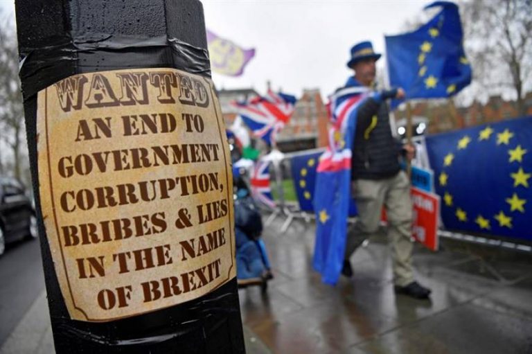 Los británicos votan en unas elecciones tensas marcadas por el «brexit»