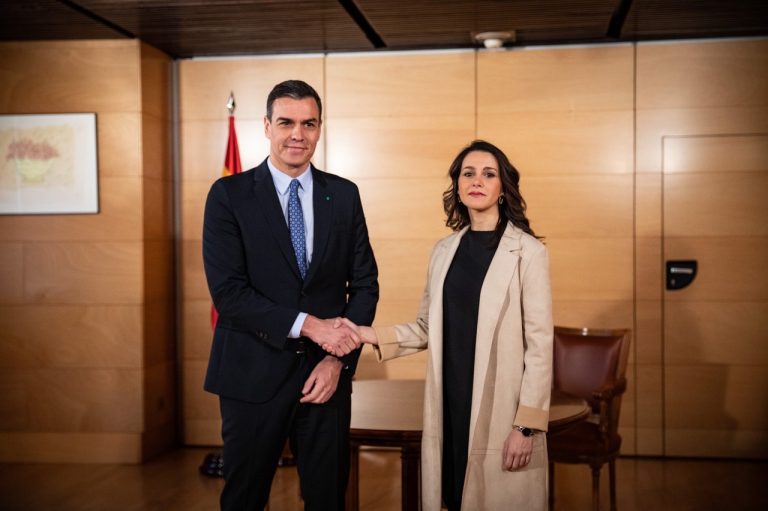 Arrimadas ofrece el apoyo de Ciudadanos a la investidura de Sánchez a través del PP