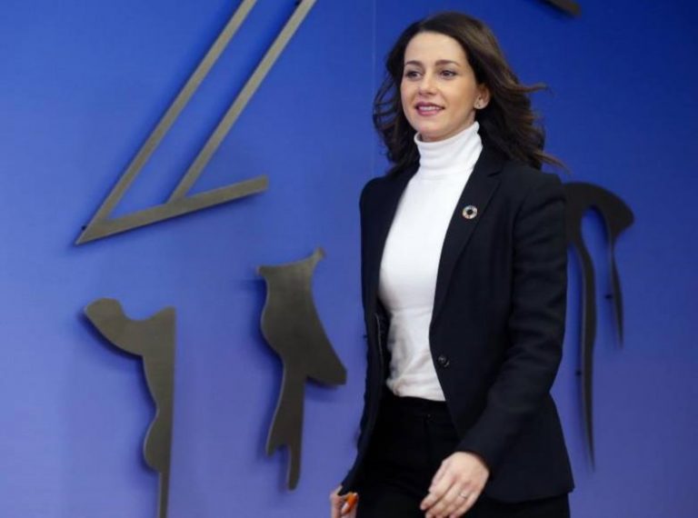 Arrimadas mantiene su «sí» a Sánchez pese a la llamada a Torra y negociaciones con ERC