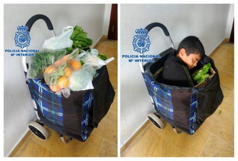 Llega a España un inmigrante de 10 años oculto en un carro de la compra