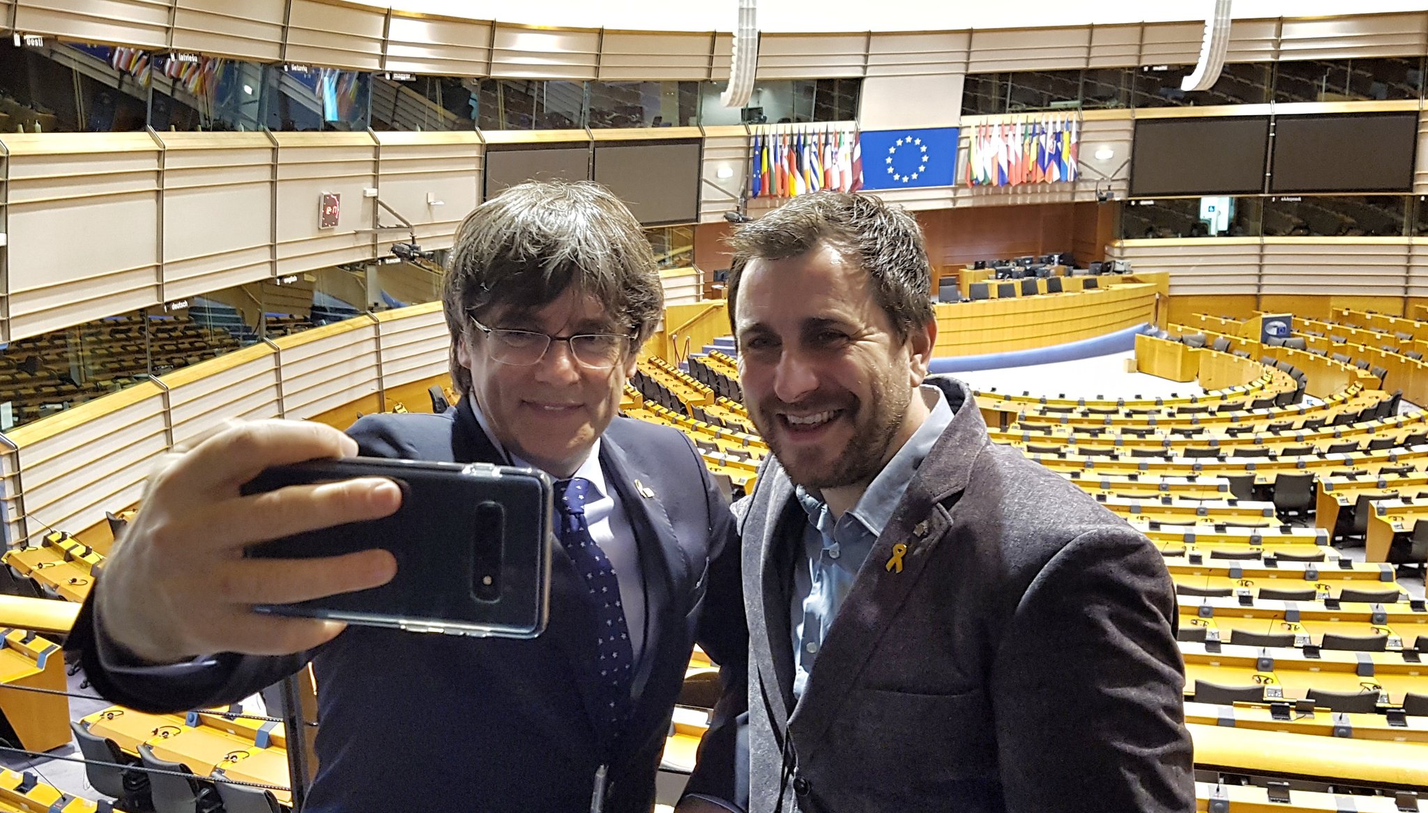 FOTOGRAFÍA. PARLAMENTO EUROPEO (BRUSELAS) BÉLGICA, 19.12.2019. Los delincuentes golpistas del Procés , Carles Puigdemont Casamajò (i) (JxCAT) y Toni Comins (ERC). Ñ Pueblo