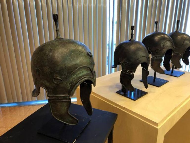 Devuelven a España 7 cascos celtibéricos expoliados y vendidos ilegalmente