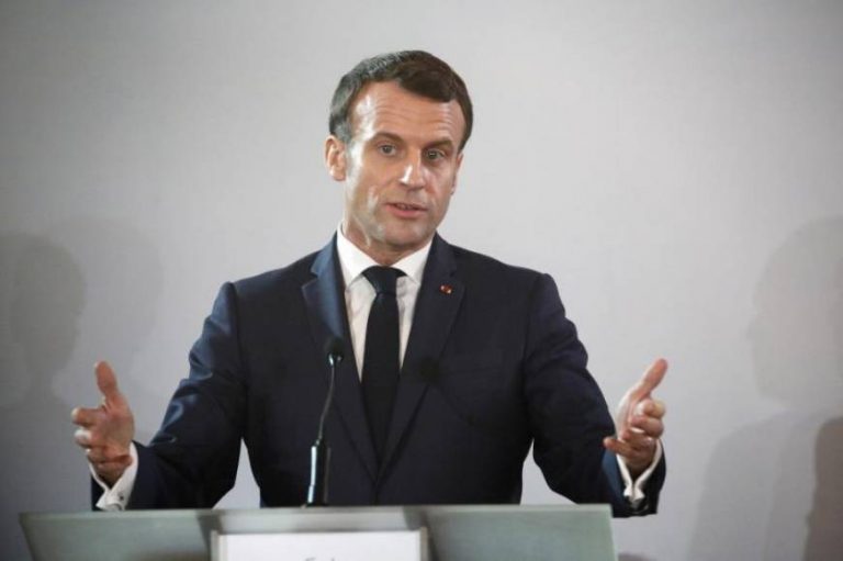 Presidente de Francia renuncia a pensión vitalicia y miembro del Consejo Constitucional