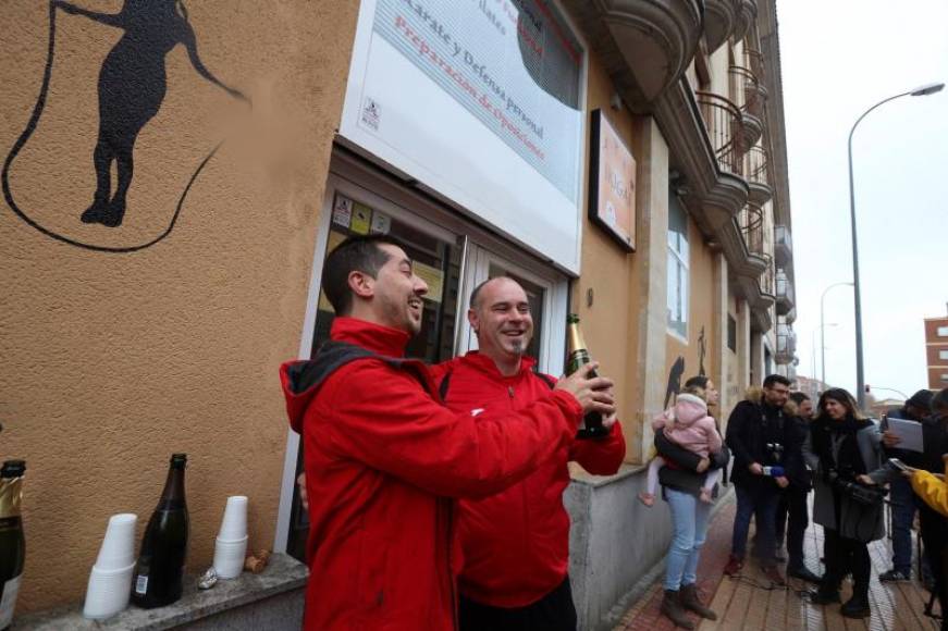 FOTOGRAFÍA. SALAMANCA (ESPAÑA), 22.12.2019. El propietario de la escuela de judo seiza en Salamanca , la mayor parte de los cien millones de euros del premio Gordo. efe