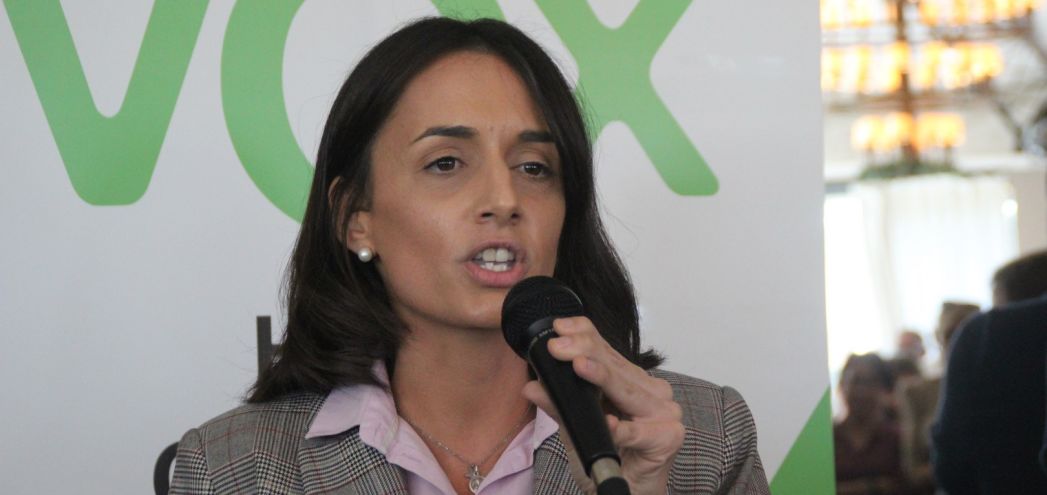 FOTOGRAFÍA. SANT CUGAT DEL VALLÉS (BARCELONA), 15.12.2019. La Mesía de Sant Cugat del Vallés (Barcelona) se ha teñido de verde. Ñ Pueblo (2)