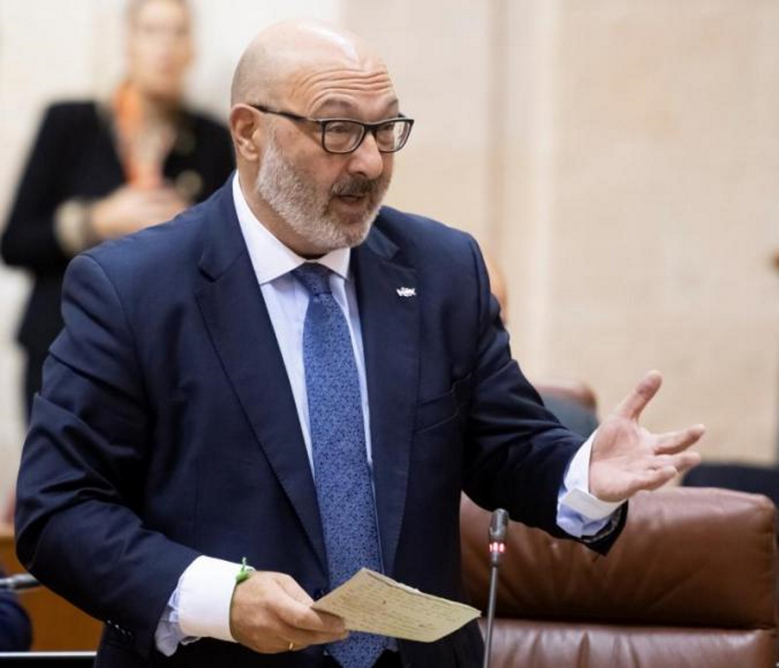 FOTOGRAFÍA. SEVILLA (ESPAÑA), AÑO 2019. El portavoz del grupo parlamentario de VOX, Alejandro Hernández, en una intervención parlamentaria. Efe