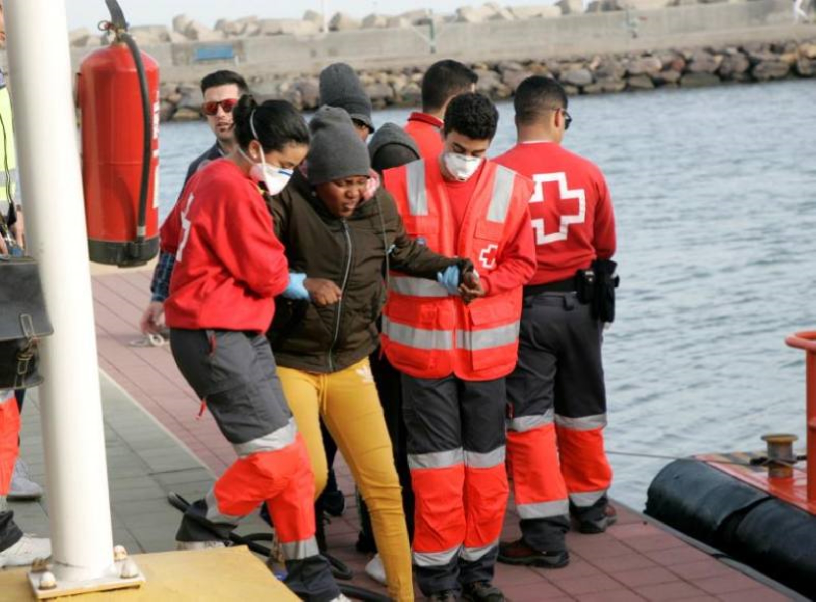 FOTOGRAFÍA. SUR DE ESPAÑA, 21.12.2019. Efectivos de la Comandancia Militar de Melilla destinados en las islas Chafarinas han localizado a un grupo de 17 inmigrantes. Efe