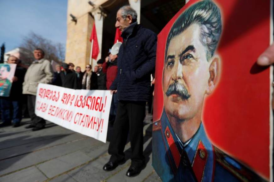 FOTOGRAFÍA. TIFLIS (GEORGIA), 21.12.2019. Un centenar de partidarios georgianos del exdictador Iósif Stalin, quien dirigió con mano de hierro la URSS, Losif Stalin. Efe