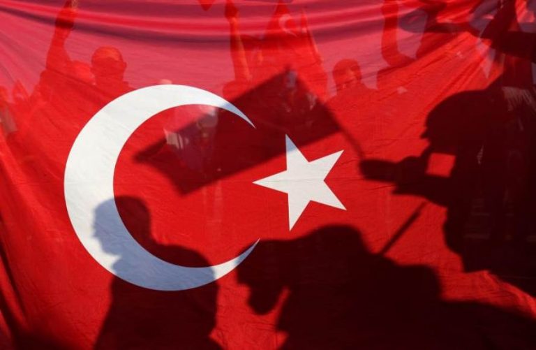 Turquía lanza otra ola de detenciones contra militares por supuesto golpismo