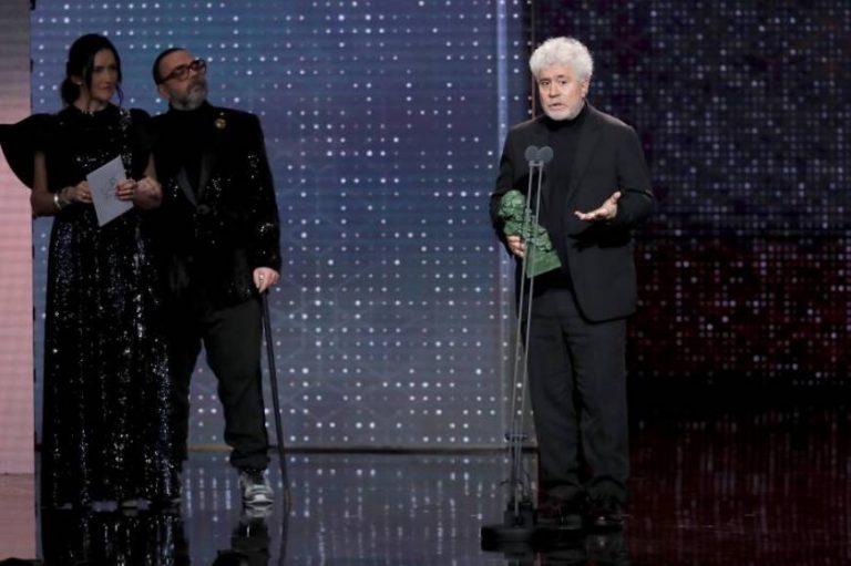 Almodóvar: «Si todo le va bien a Sánchez los 4 años nos irá bien a los cineastas y actores»