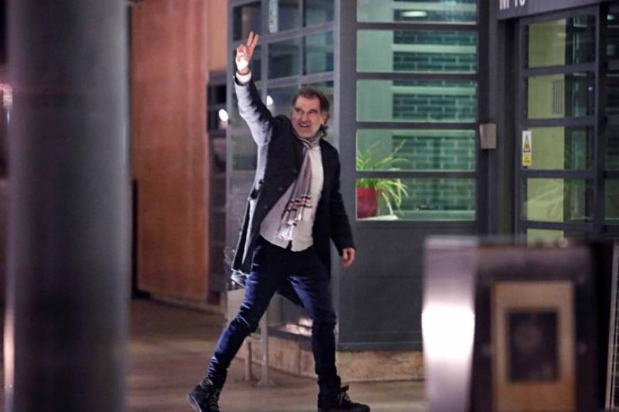 FOTOGRAFÍA. BARCELONA (ESPAÑA), AÑO 2020. El presidente de Òmnium Cultural, Jordi Cuixart, a su regreso a la prisión de Lledoners tras su primer permiso penitenciario. Efe