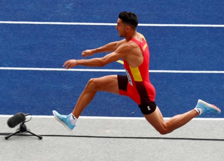 El español Pablo Torrijos gana el triple de Boston con un salto de 16,75