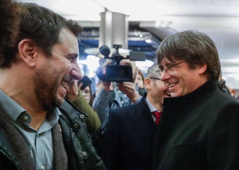 FOTOGRAFÍA. BRUSELAS 8BÉGICA), AÑO 2020. En la imagen los delincuentes huidos d ela justicia española, Puigdemont (d) y Comins (i). Efe
