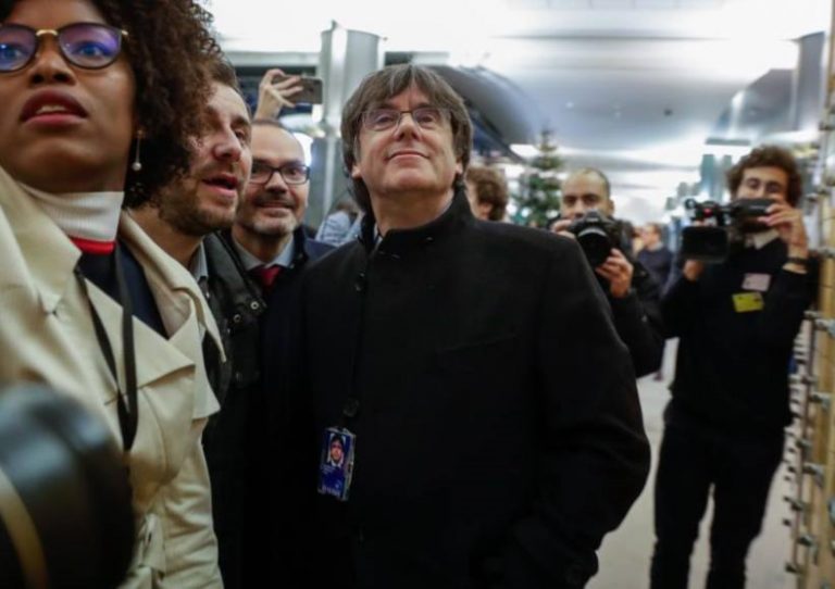 Bélgica suspende la entrega de Puigdemont a España