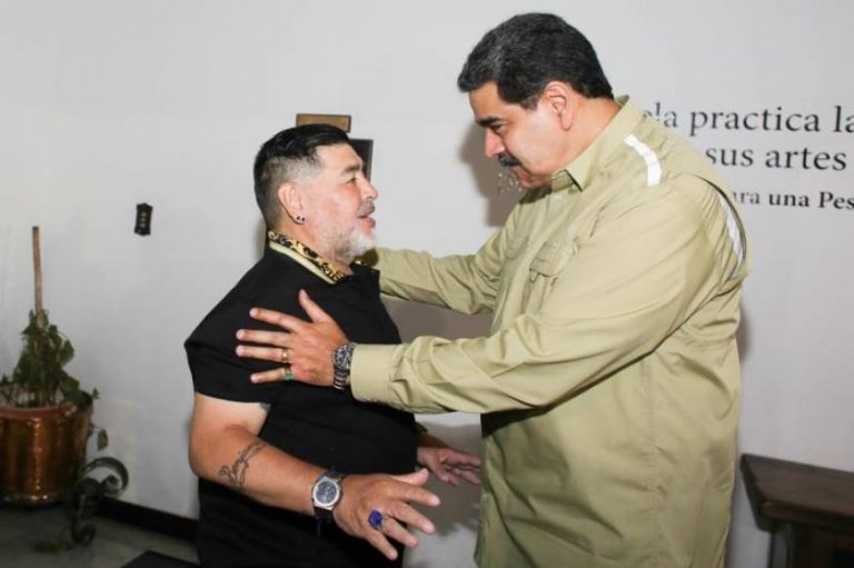 El exfutbolista Maradona da su «apoyo político» al chavismo a Caracas (Venezuela)