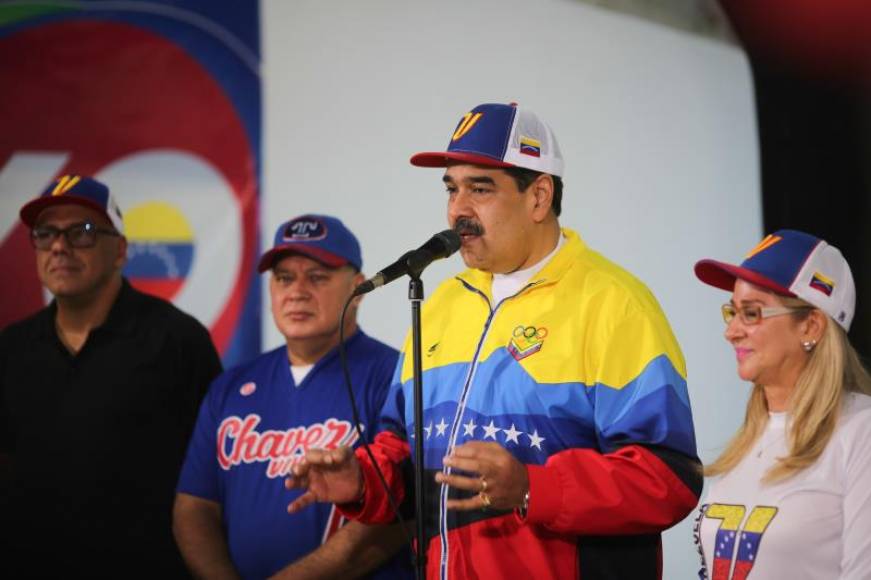 FOTOGRAFÍA. CARCAS (VENEZUELA), 05.01.2020. Fotografía cedida por Prensa de Miraflores del presidente de Venezuela Nicolás Maduro en la inauguración de un estadio de béisbol. Efe
