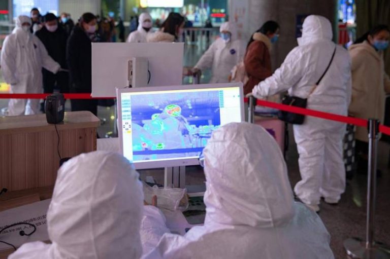 China eleva a 213 los muertos por el coronavirus y a 9.692 los contagiados