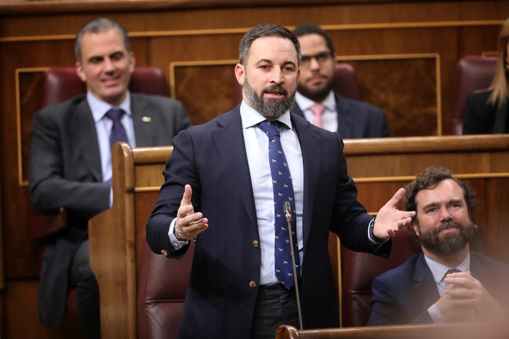 FOTOGRAFÍA. CONCREGRESO DE LOS DIPUTADOS. INVESTIDURA DE SÁNCHEZ. Ivan Espinosa (i) junto a Olona (d). Ñ pueblo (7)