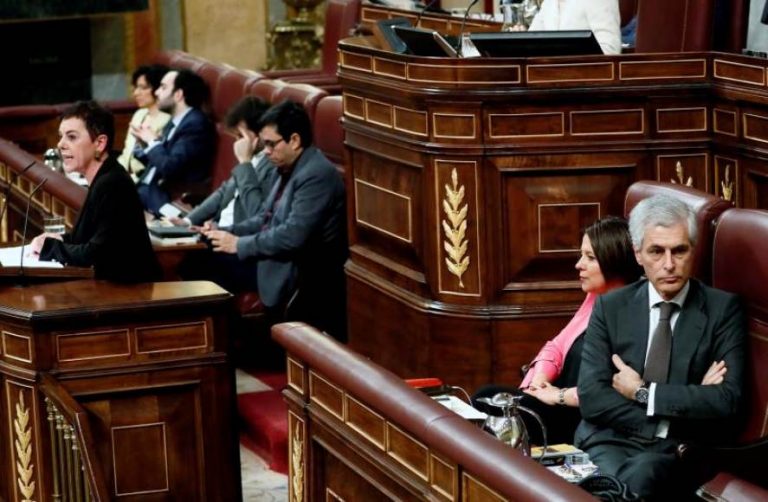 Congreso al PSOE y Bildu: «Vosotros nos matabais a nosotros, fuera, fuera; qué vergüenza»