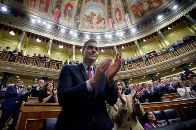 Hay un idiota en el poder, o salvan España y la democracia o salvan al PSOE