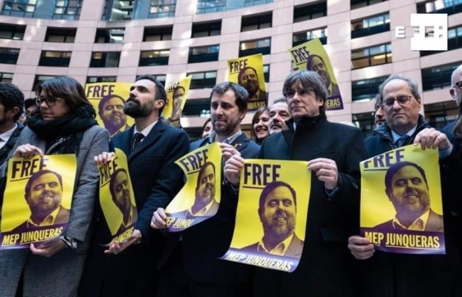 FOTOGRAFÍA. ESTRASBURGO (FRANCIA), 14.01.2020. El presidente del Parlamento de Cataluña, Roger Torrent (2i), Carles Puigdemont. Efe