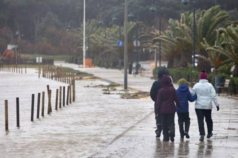 El río Ter se ha desbordado a su paso por Bescanó y por la ciudad de Gerona