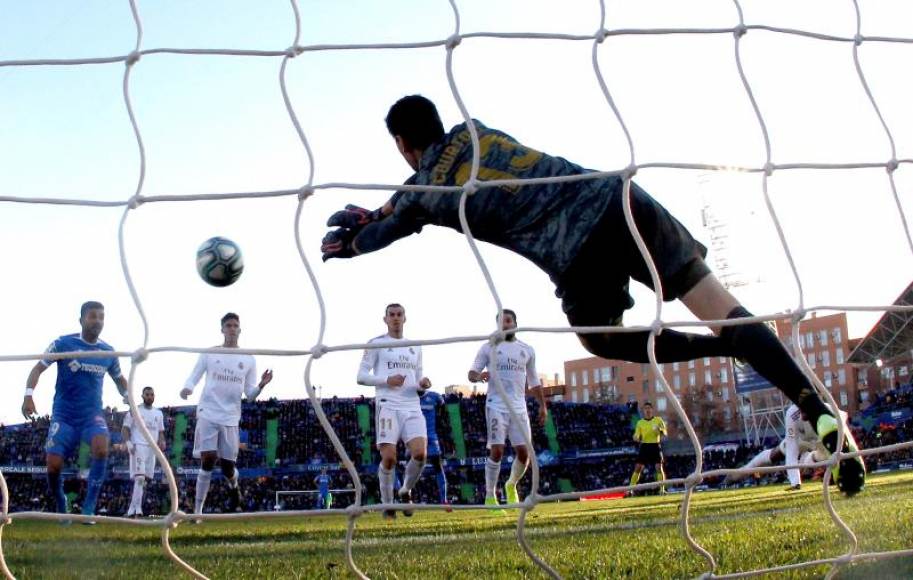 FOTOGRAFÍA. GETAFE (MADRID) ESPAÑA. 04.01.20120. El guardameta del Real Madrid Thibaut Courtois, Getafe y el Real Madrid, Coliseum Alfonso Pérez en Getafe, Madrid. Efe