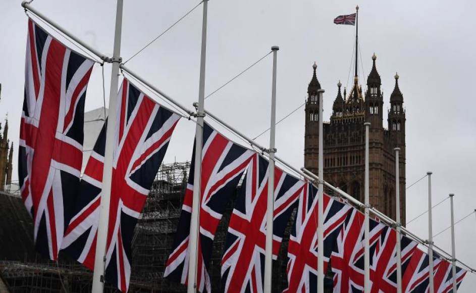 FOTOGRAFÍA. LONDRES (REINO UNIDO), 31.01.2020. Union flags line parliament square in London, Britain, 31 January 2020. Britain officially exits the EU on 31 January 2020. Efe