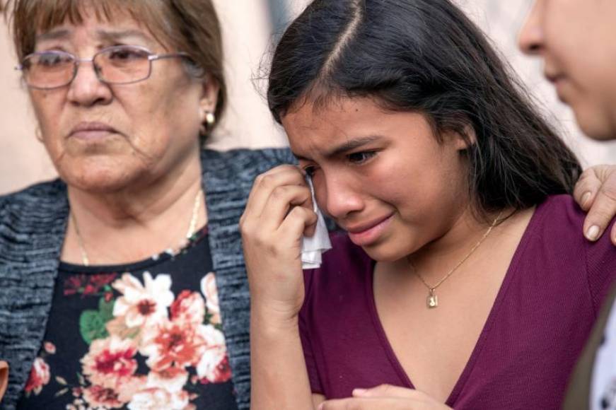 FOTOGRAFÍA. LOS ÁNGELES (EEUU), 14.01.2020. Mariana Torres reacts as she leaves Cudahy Elementary School with her parents as the students are evacuated after a LAX-bound aircraft. Efe