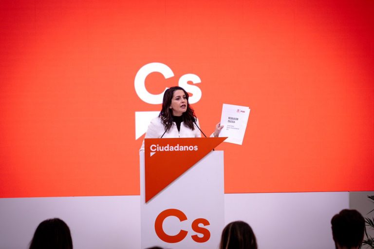 Arrimadas dice que va a «hablar» con los dirigentes del PSOE para «frenar a Sánchez»
