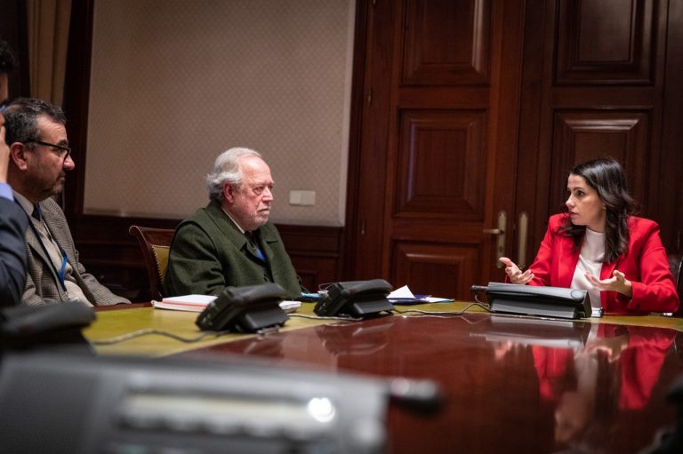 Arrimadas ve «compatible» el «Pin Parental» de VOX y lo aplicará en Madrid y Andalucía