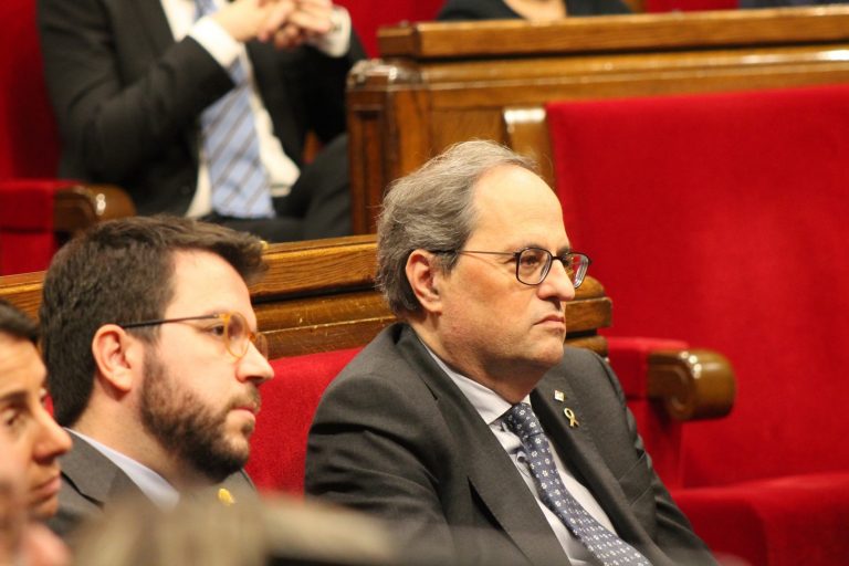 Parlamento de Cataluña: «Torra, delincuente; Torra delincuente, elecciones» ya