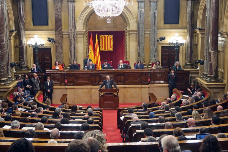 El Parlamento pide acciones legales contra la corrupción del «3%». JxCAT de Puigdemont en contra