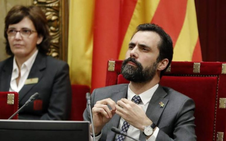 El Tribunal Superior de Justicia de Cataluña envía a juicio al consejero y expresidente del Parlamento de Cataluña Roger Torrent Ramió por desobediencia