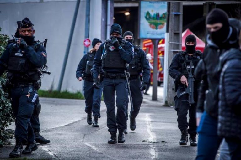 Un ataque con cuchillo al sur de París (Francia) acaba con la vida de una persona