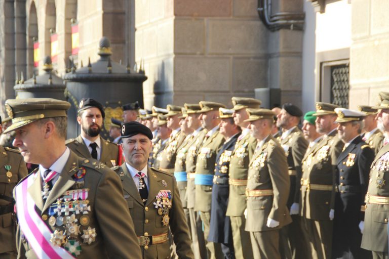 Más de 70 generales y 750 militares contra el Gobierno Sánchez e Iglesias por «amor a España y a los españoles»