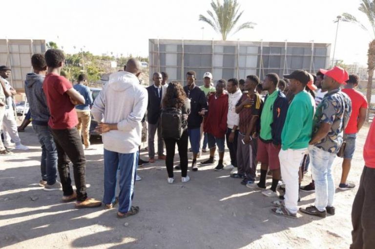 «Desesperados», 57 inmigrantes ante su inminente expulsión de (CITE) de Tenerife