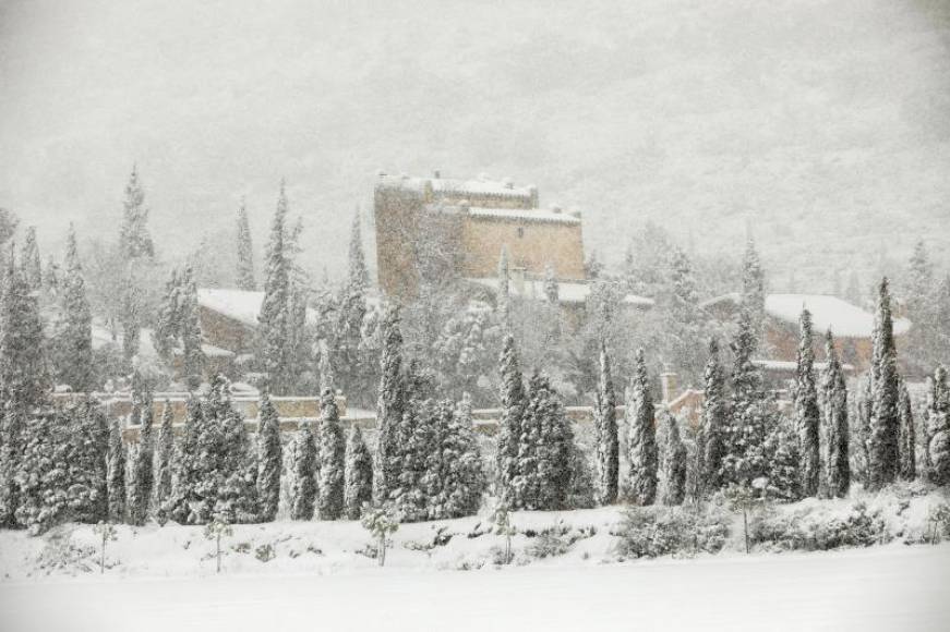 FOTOGRAFÍA. TORRE BELTRANS (ESPAÑA), 20.01.2020. Paisaje nevado de este lunes en la localidad castellonense de Torre Beltrans, en las inmediaciones de Benassal. Efe