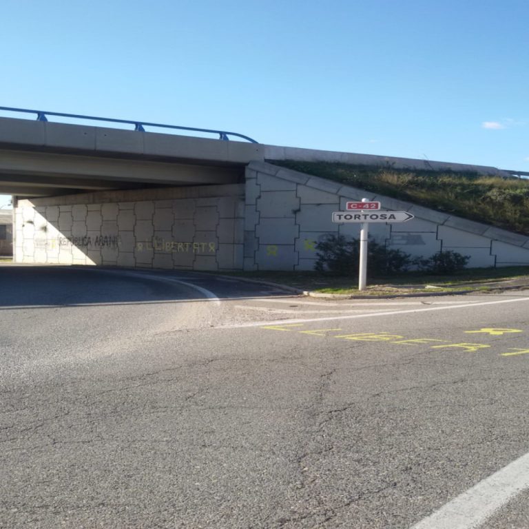 VOX denuncia el «vandalismo» separatista en Campredó (Tarragona)