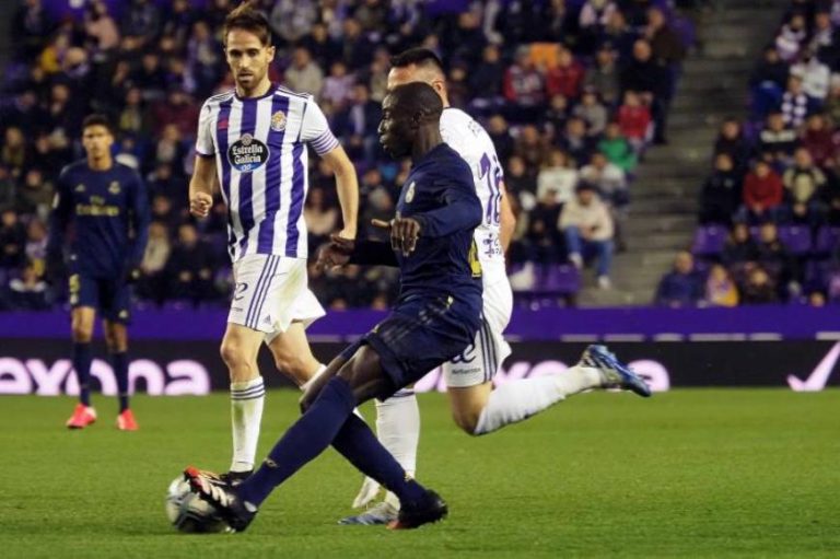 El Real Madrid se sitúa como líder gracias a un cabezazo de Nacho (0-1)