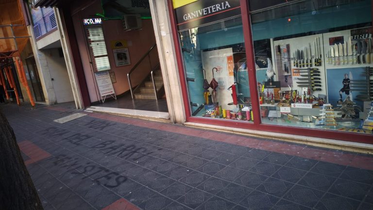 Vox denuncia el ataque con pintadas en su sede de Tarragona 