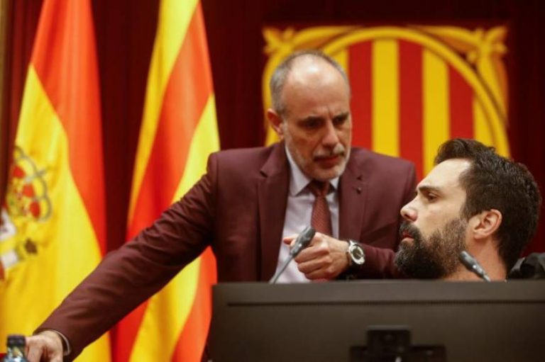 Los letrados del Parlament dicen que según su criterio Torra puede seguir «presidente»