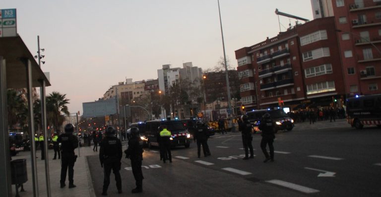 Se rompe la Asamblea con simpatizantes criminales de los cortes de Meridiana de Barcelona