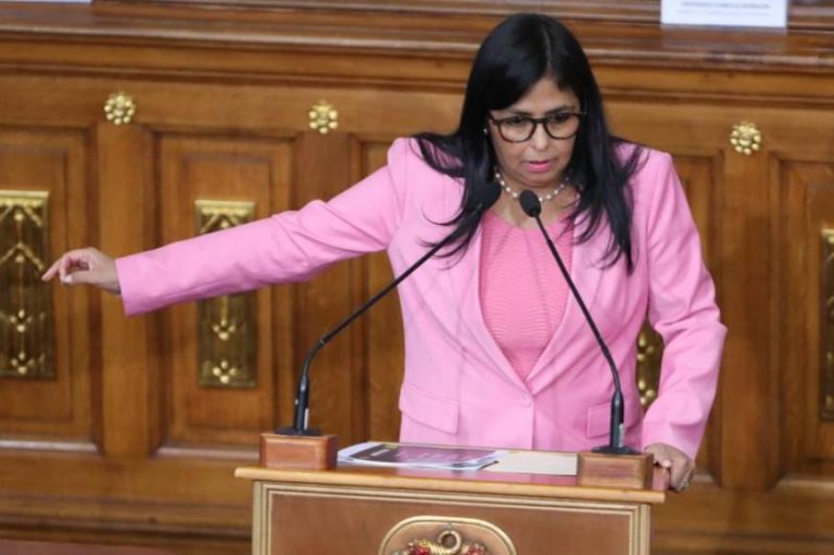 La reunión de Ábalos (PSOE) con la líder del chavismo llega al parlamento Europeo