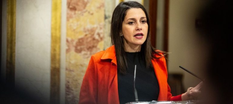 Arrimadas: «Nos quedan aún 48 horas» una alianza electoral «con el PP en Galicia»
