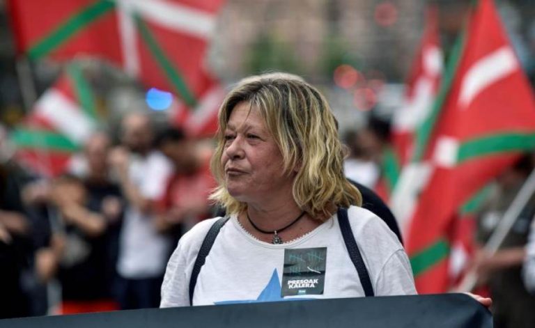 Salen en libertad los terroristas de ETA Arantza Zulueta y Jon Enparantza